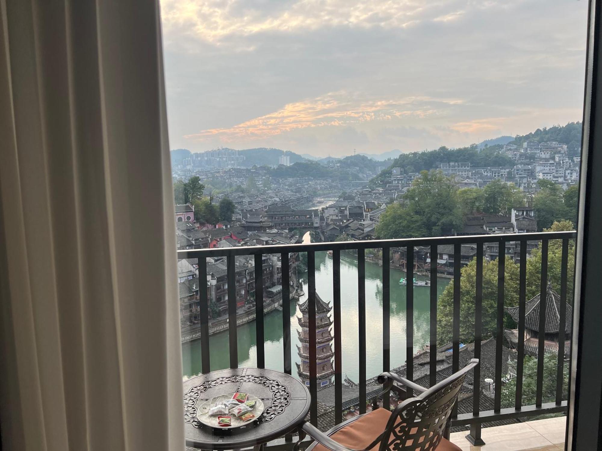 Phoenix Best River View B&B Fenghuang Eksteriør billede