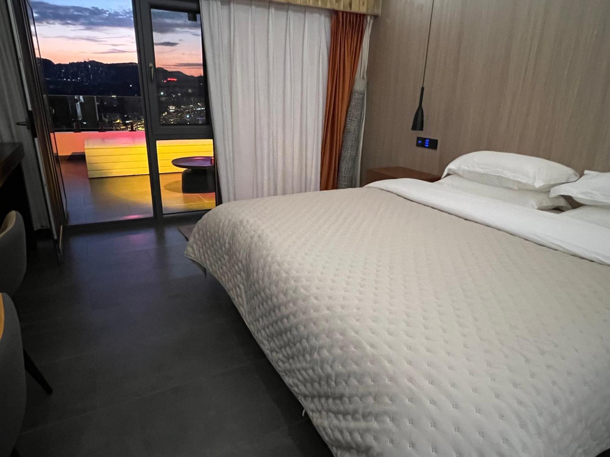 Phoenix Best River View B&B Fenghuang Eksteriør billede