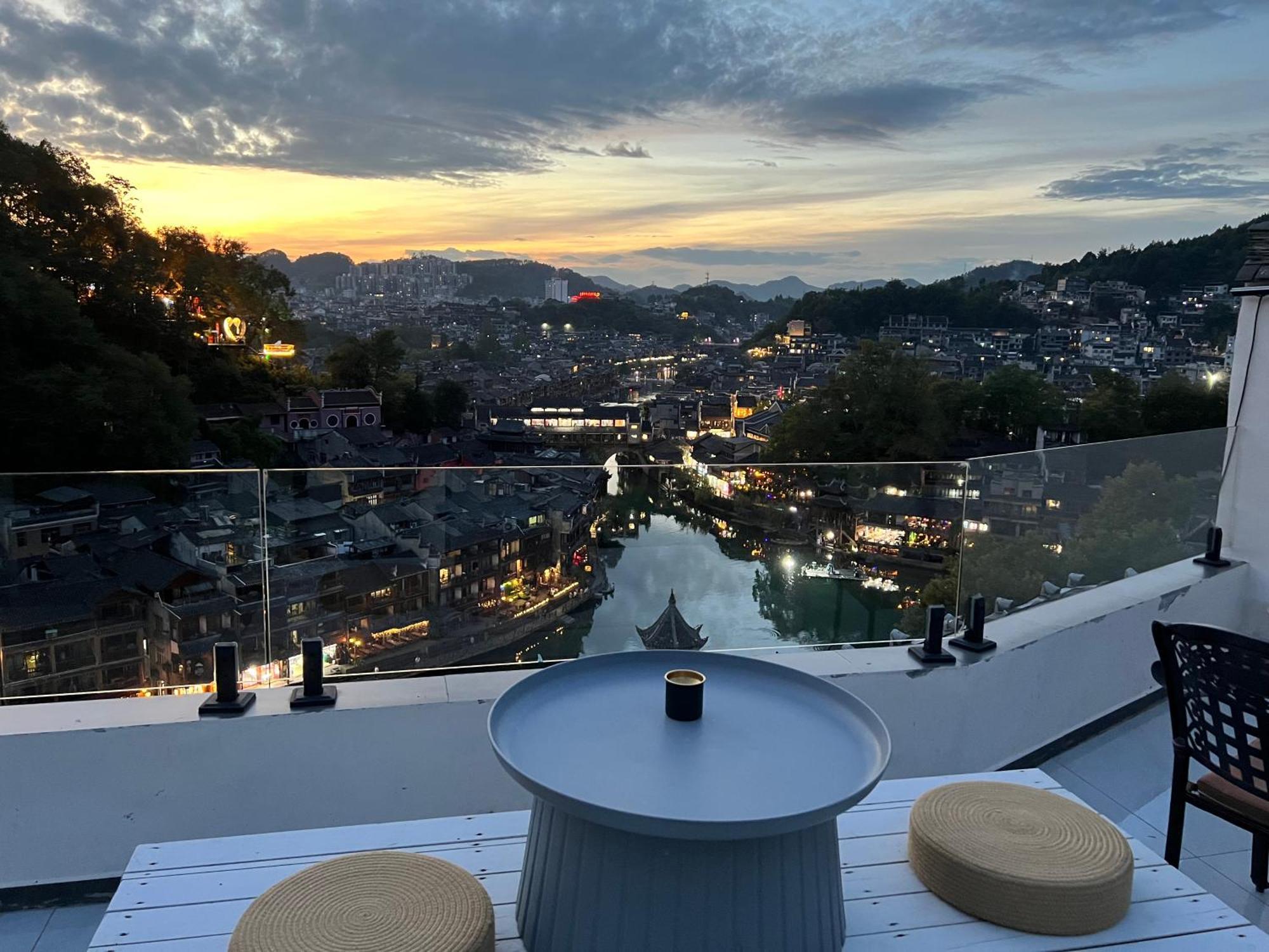 Phoenix Best River View B&B Fenghuang Eksteriør billede