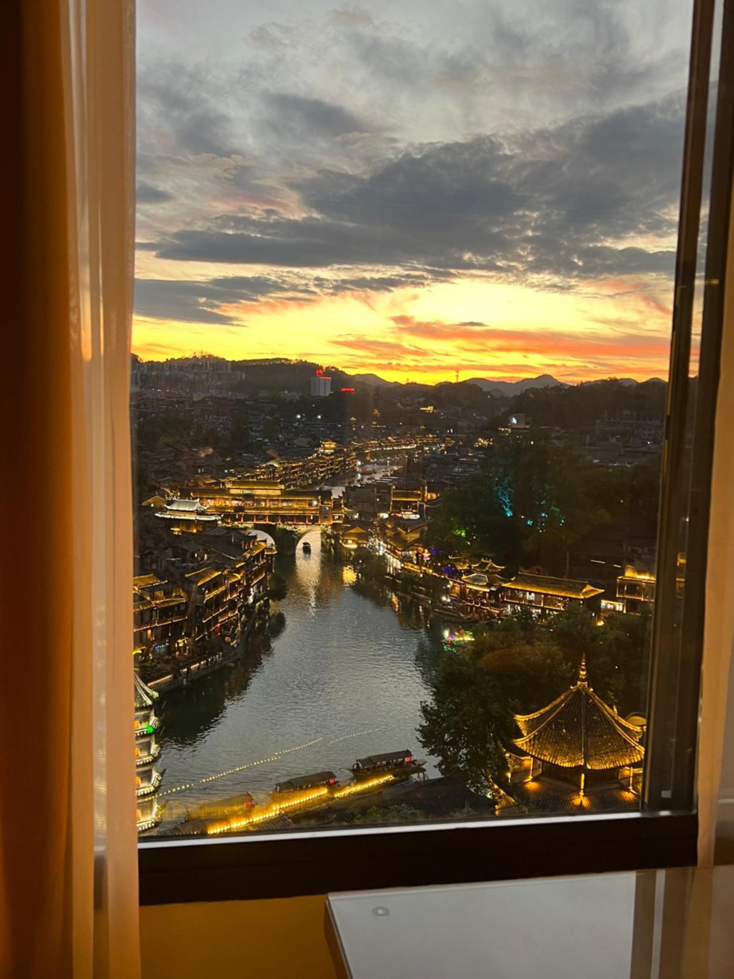 Phoenix Best River View B&B Fenghuang Eksteriør billede